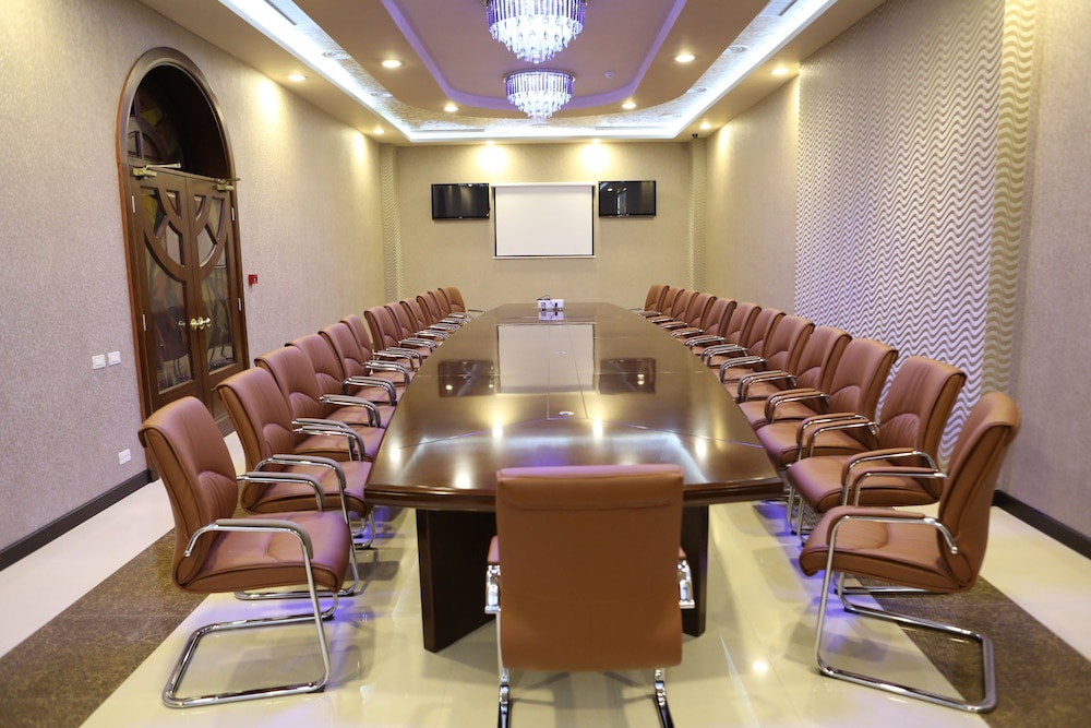 Nairi Hotel 59/68