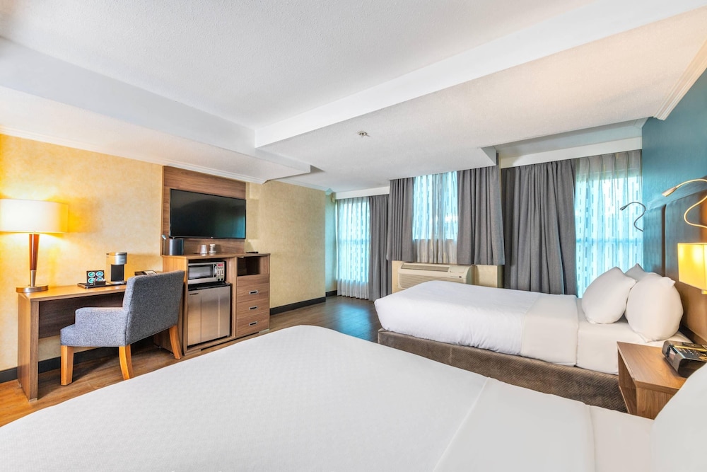 STANDARD, 2 QUEEN BEDS