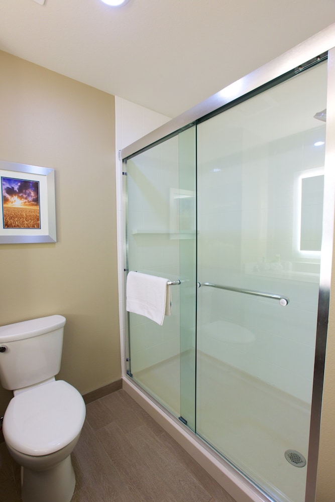Holiday Inn Express Fargo SW - I-94 Medical Center 23/52