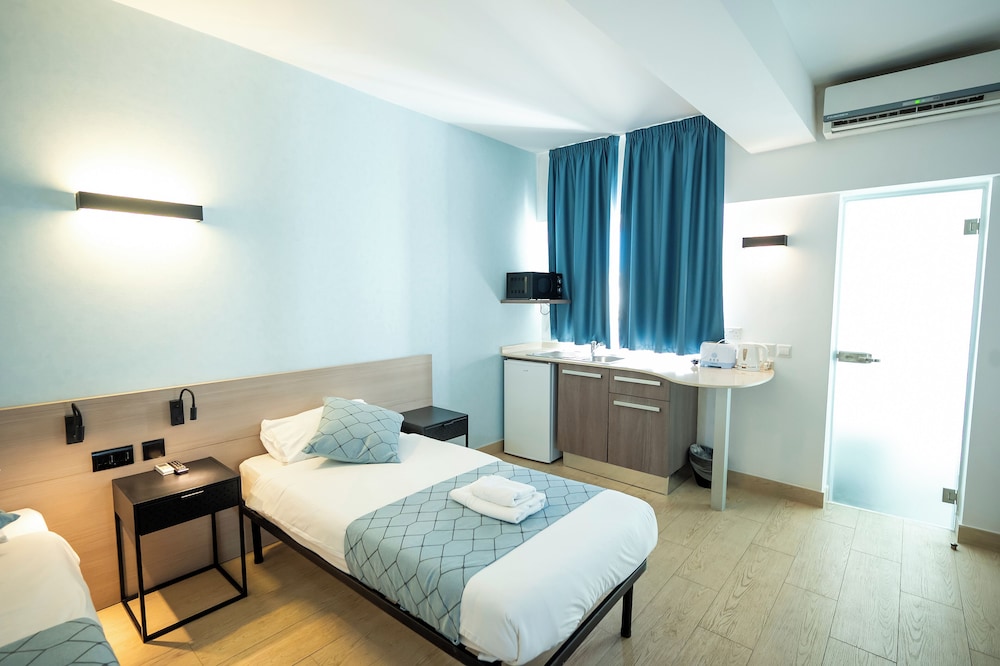 Days Inn Hotel And Residence 19/64
