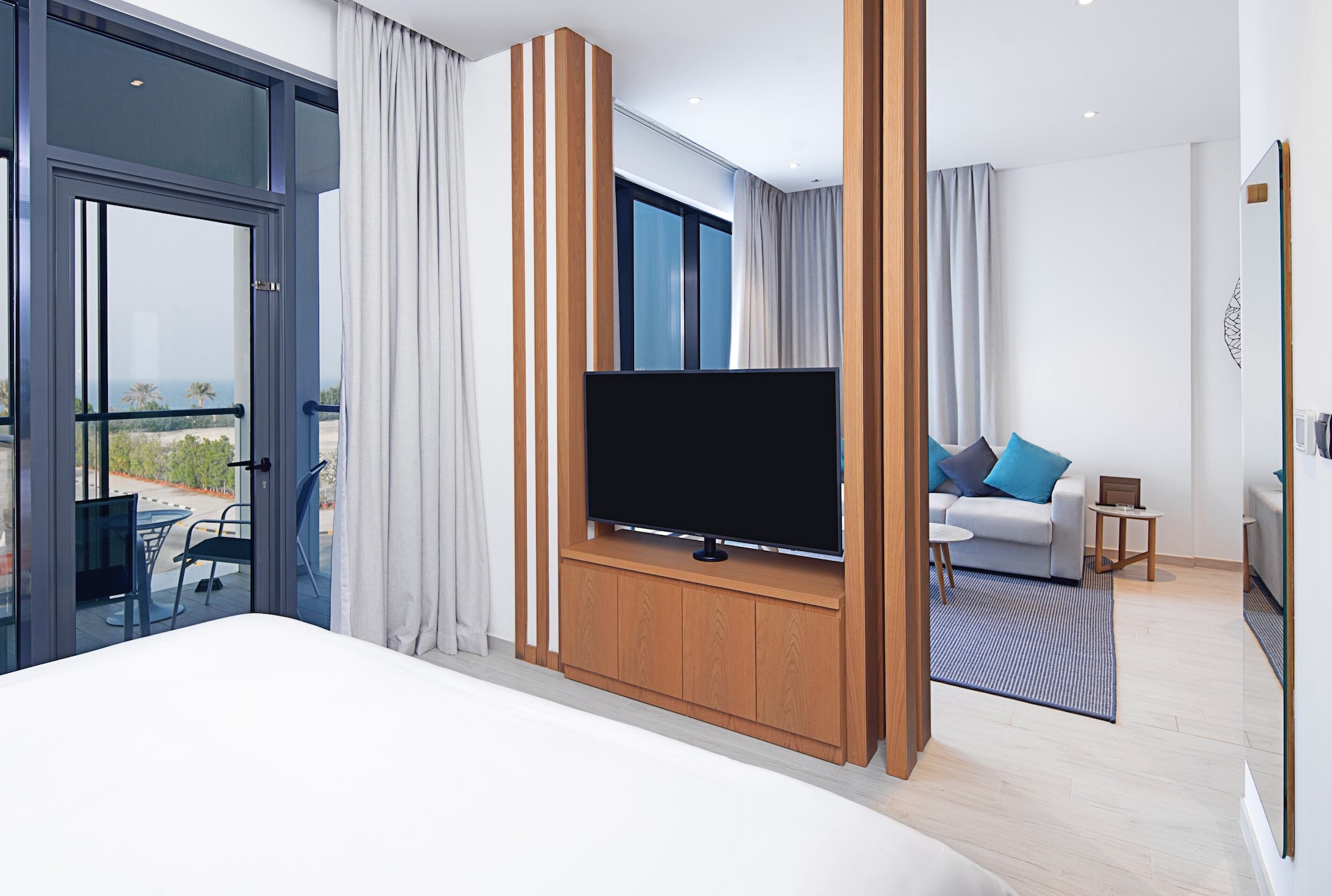 EXECUTIVE, SUITE