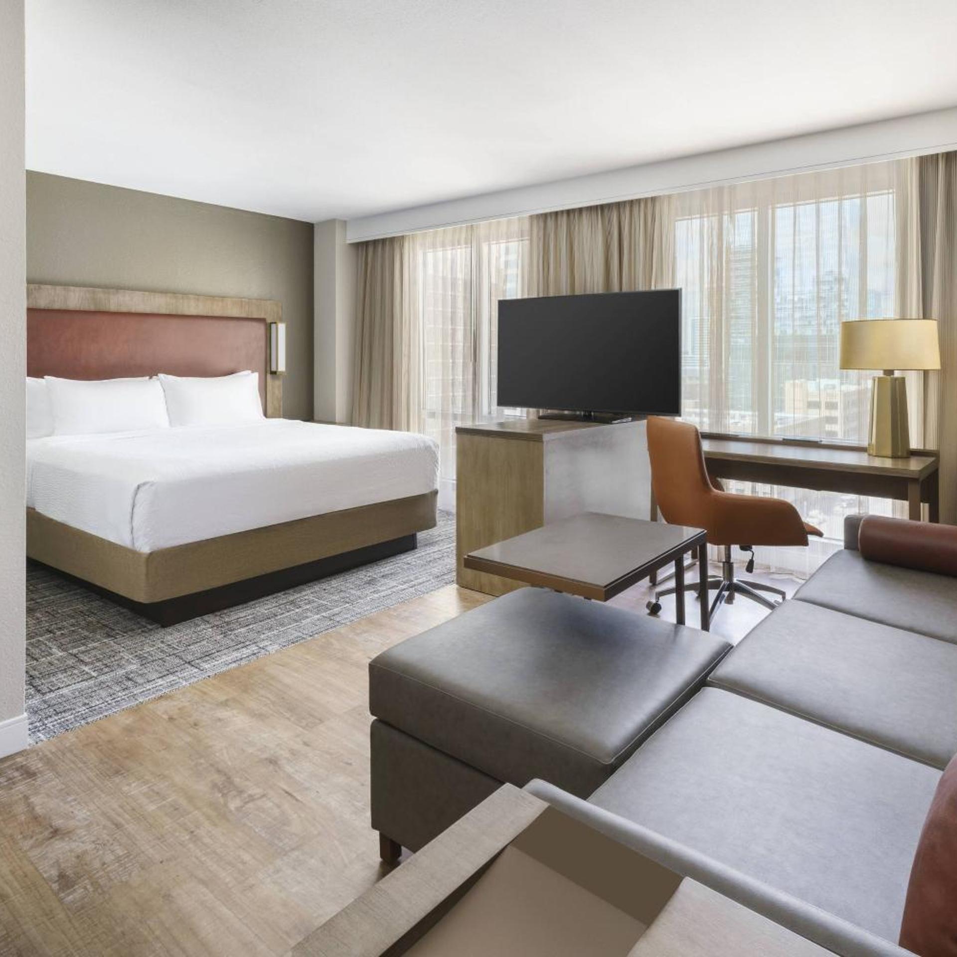 Studio, Queen Bed, Sofa, High Floor