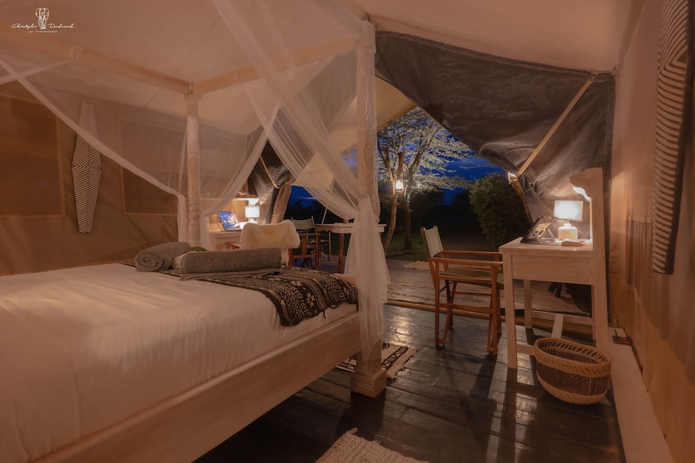 DELUXE, TENT, QUEEN BED, PARK VIEW, PRIVATE BATHROOM
