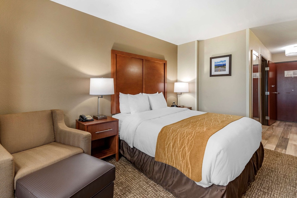 Comfort Inn Portland near I-84 and I-205 12/28