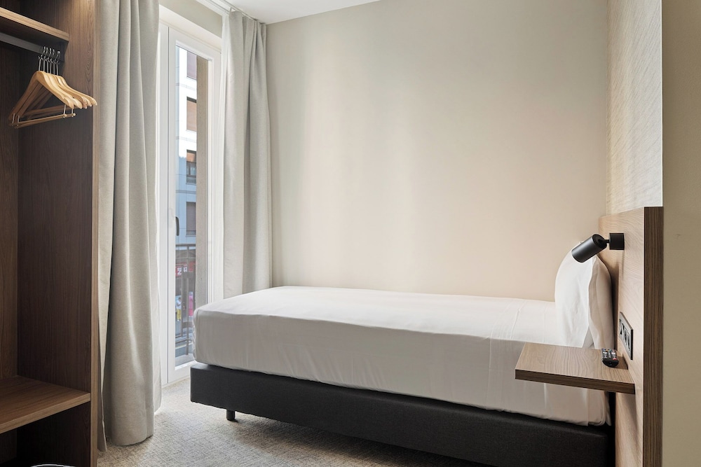 HOTEL AVENIDA(aka Husa Avenida) 28/52