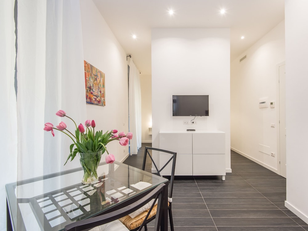 Vatican Luxury Suites 46/65