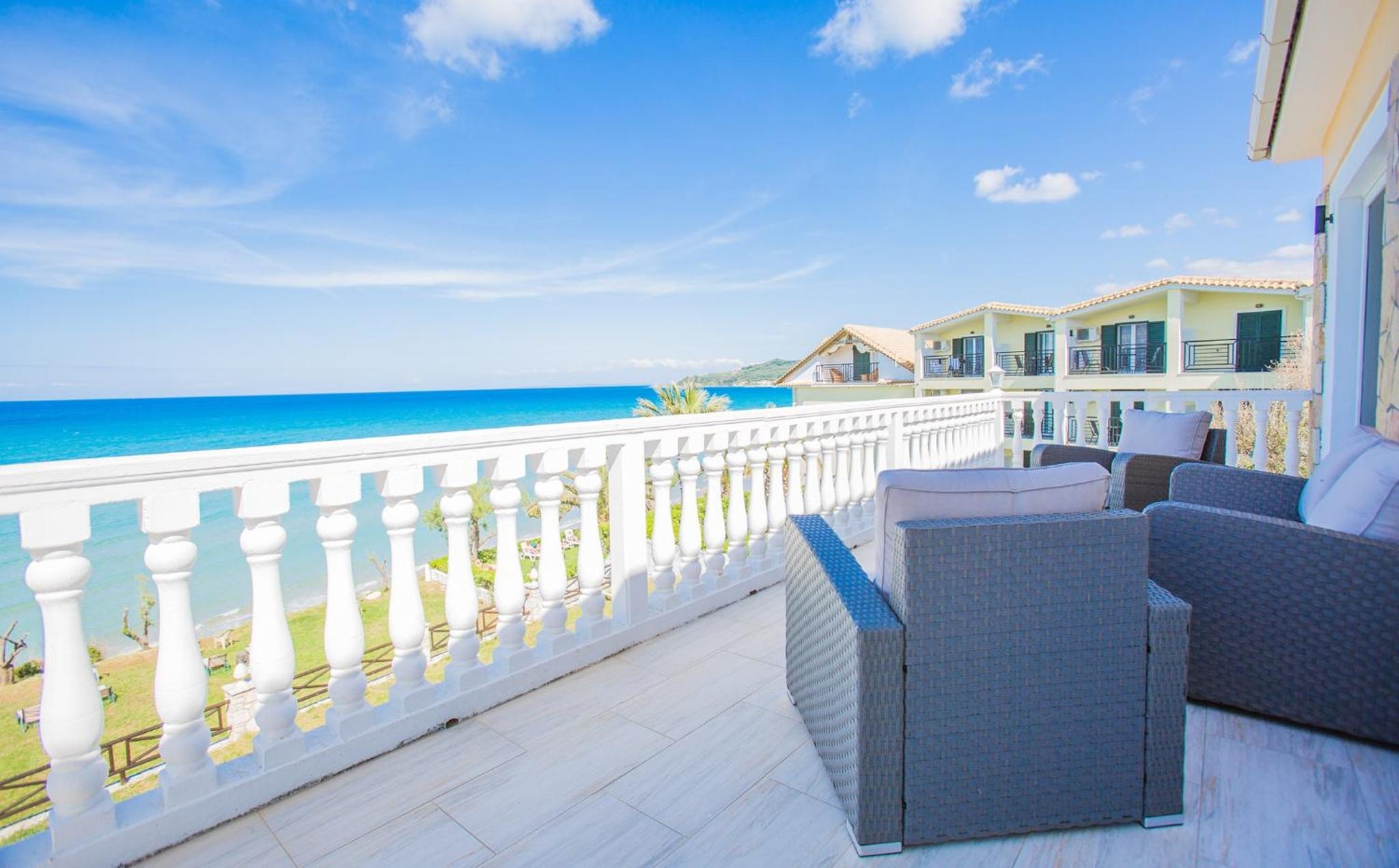 Laura Beach House 46/52