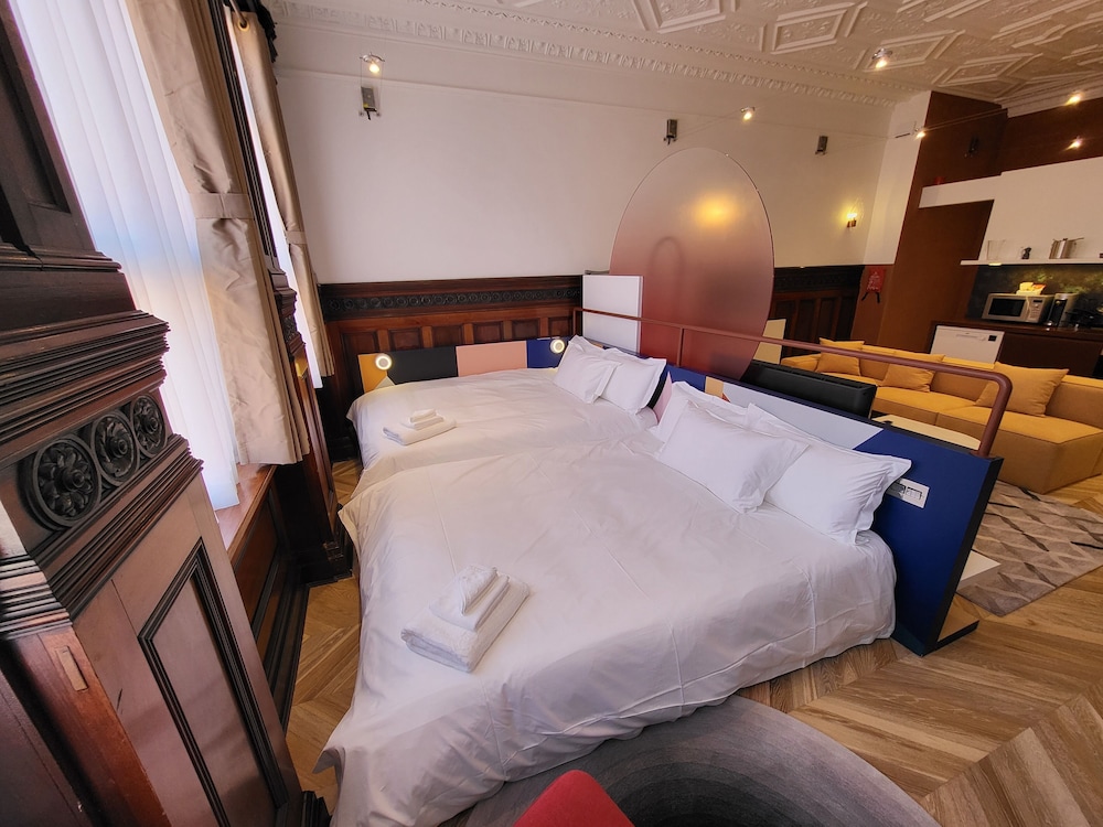 Trueman Court Luxury Serviced Apartments 23/55