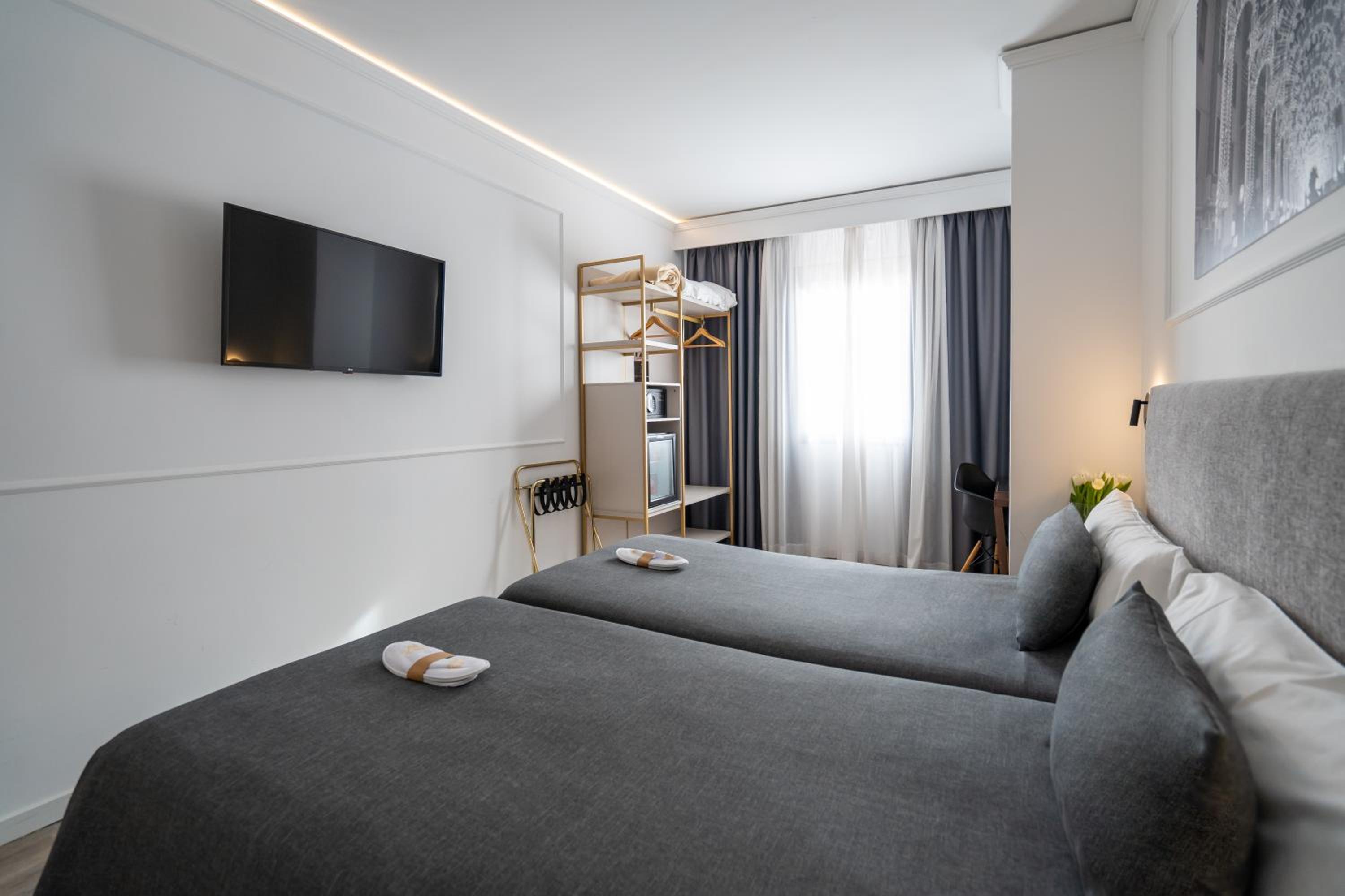 غرفة بسرير مزدوج أو سريرين منفصلين، Hotel Conqueridor Ex Medium 4/10