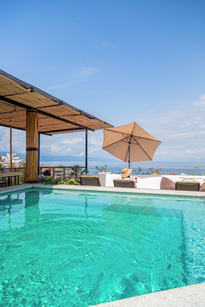 Amaca Hotel Puerto Vallarta 72/76