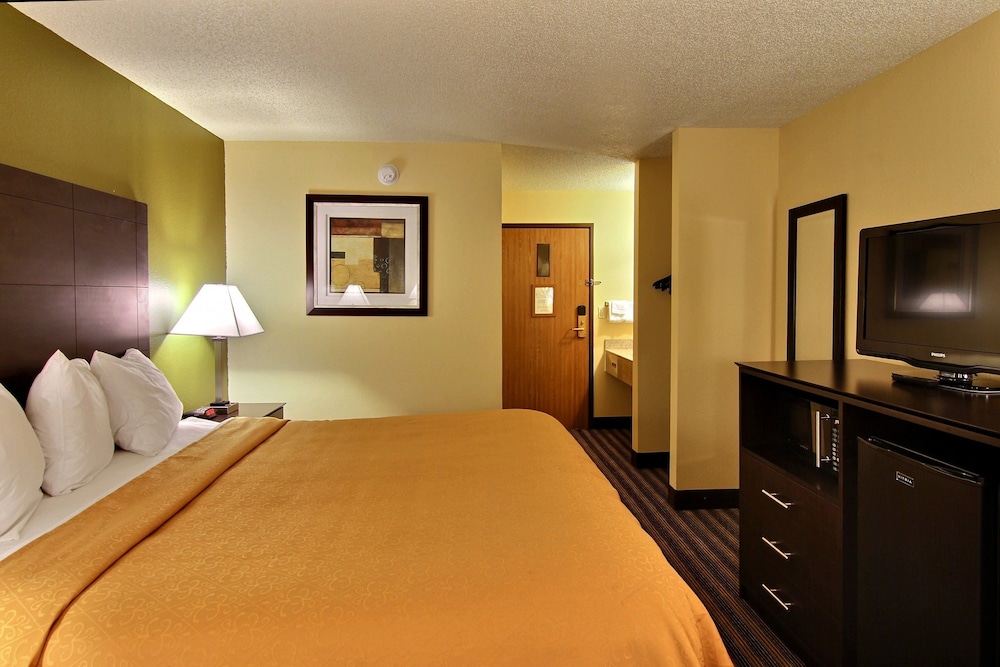 Quality Inn Chesterton near Indiana Dunes National Park I 94 15/41