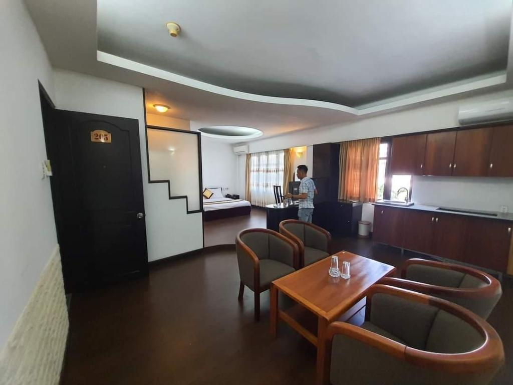 Song Huong Hotel 53/68