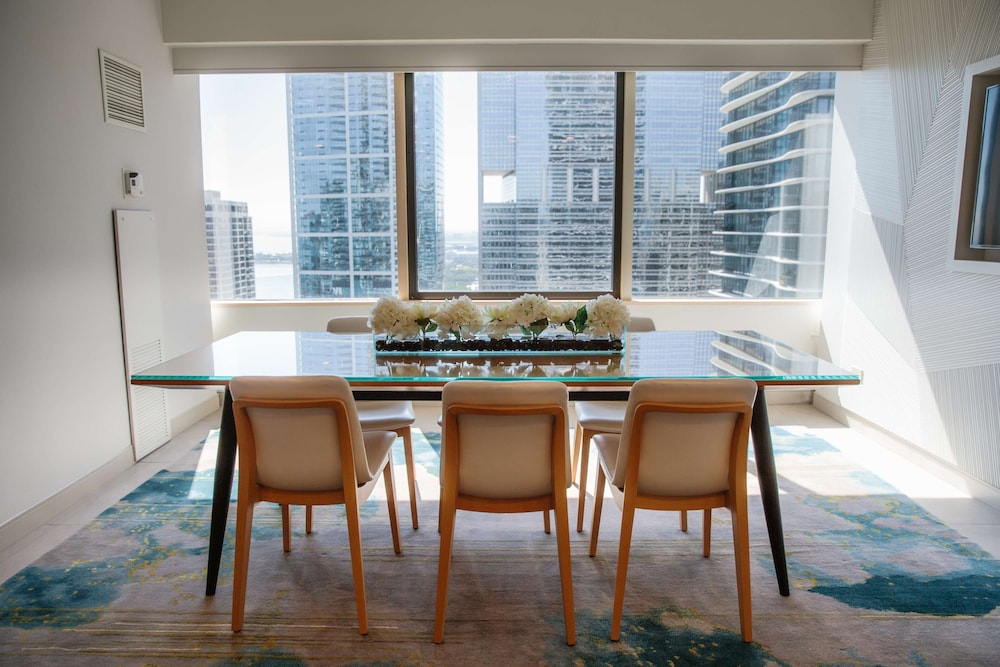 Swissotel Chicago 32/43