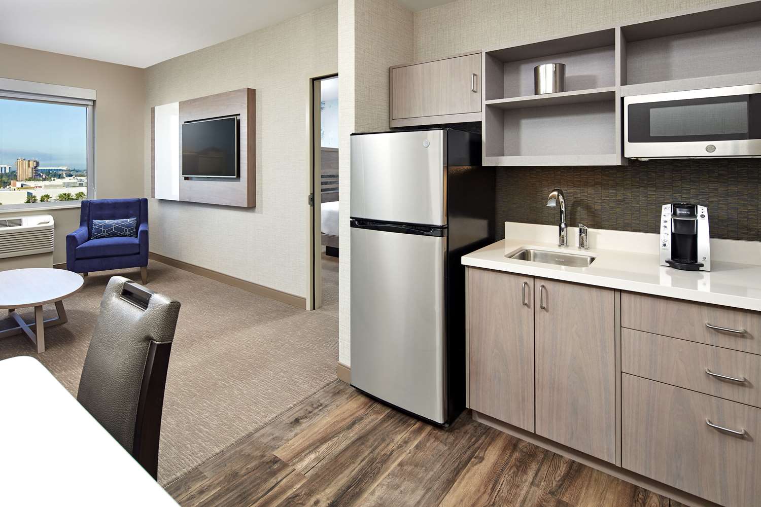 جناح بسرير كينج لذوي الإعاقة، Anaheim Suites Hotel 6/6