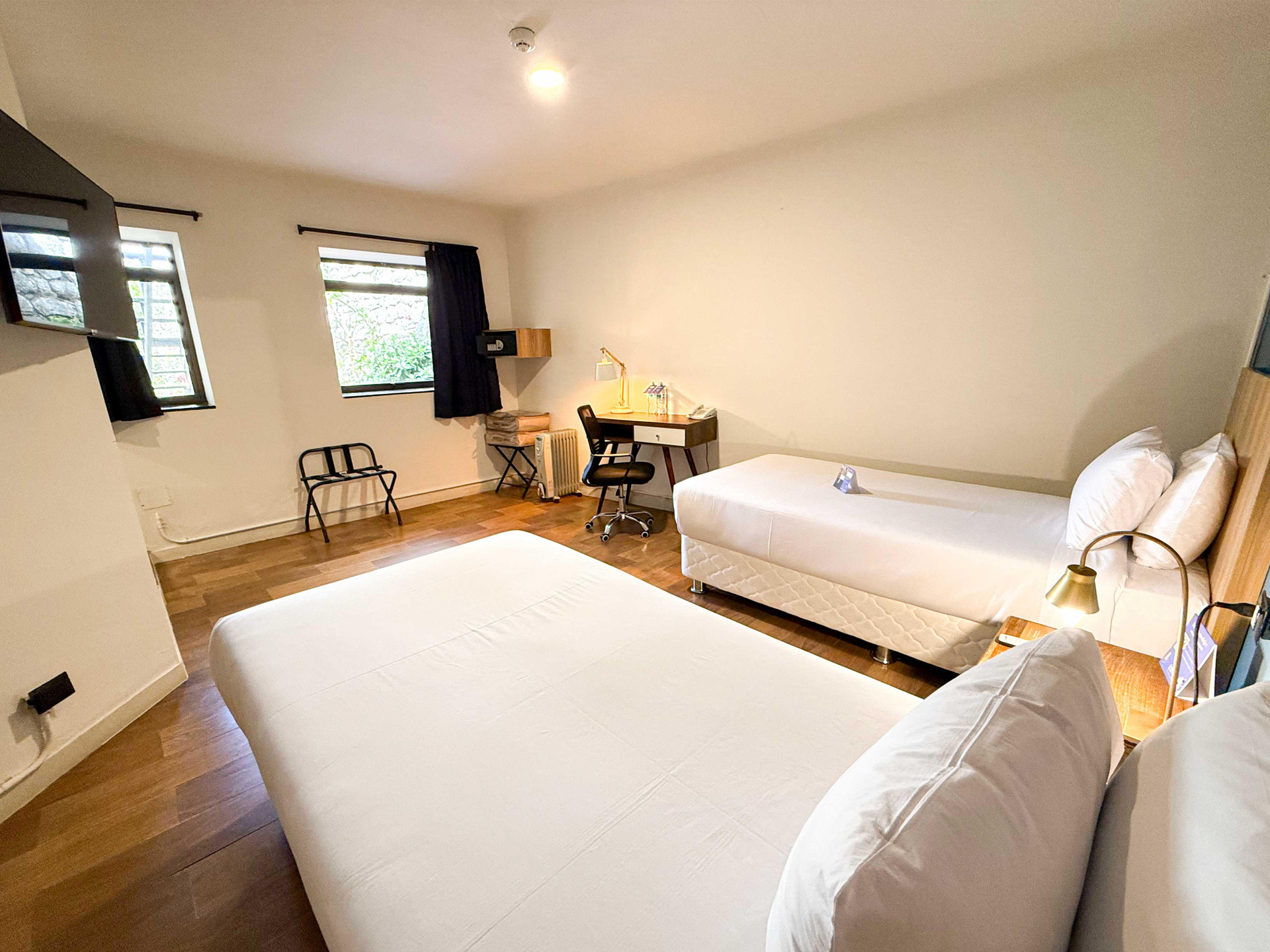 Super, Twin Beds, with View