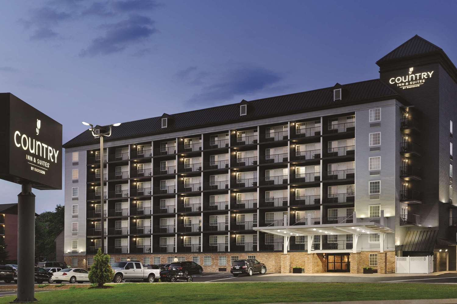 Country Inn & Suites by Radisson, Pigeon Forge South, TN 2/40