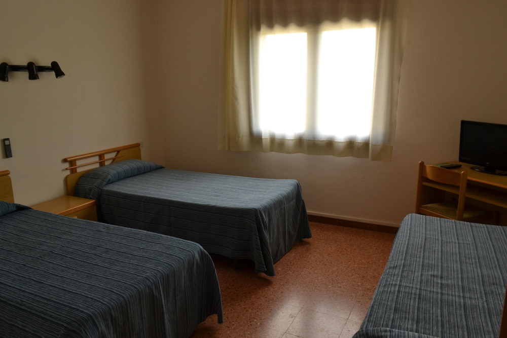 HOSTAL L´ESPLAI 8/13