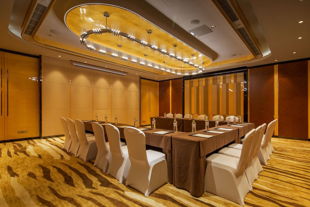 Howard Johnson by Wyndham Jinyi Hotel Chongqing 17/19