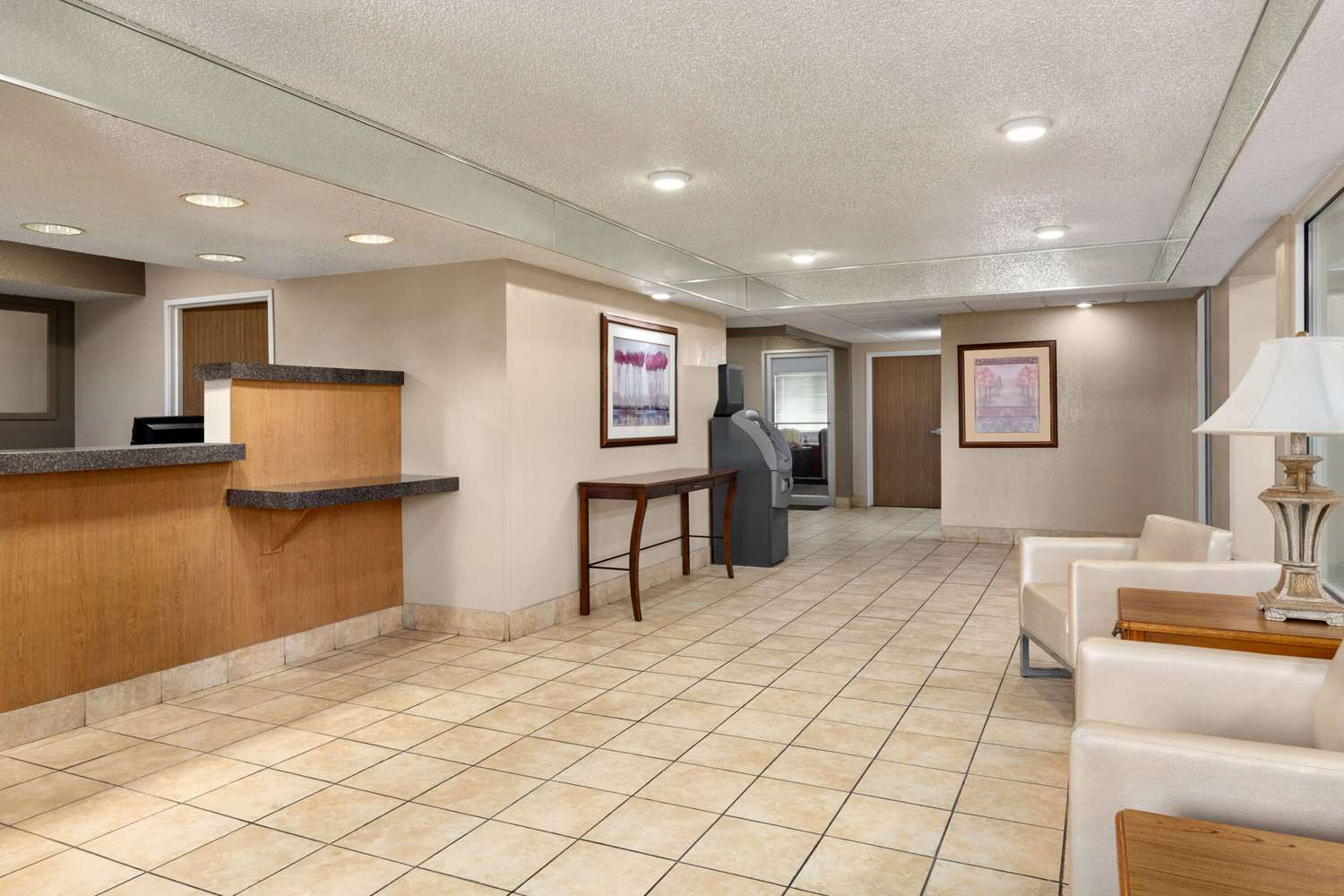 Super 8 by Wyndham Joliet I-55 N/Chicago 4/48