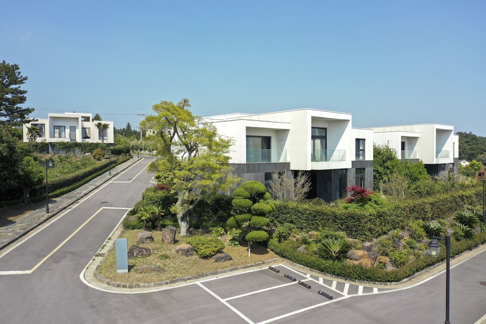 Velum Resort 48/58