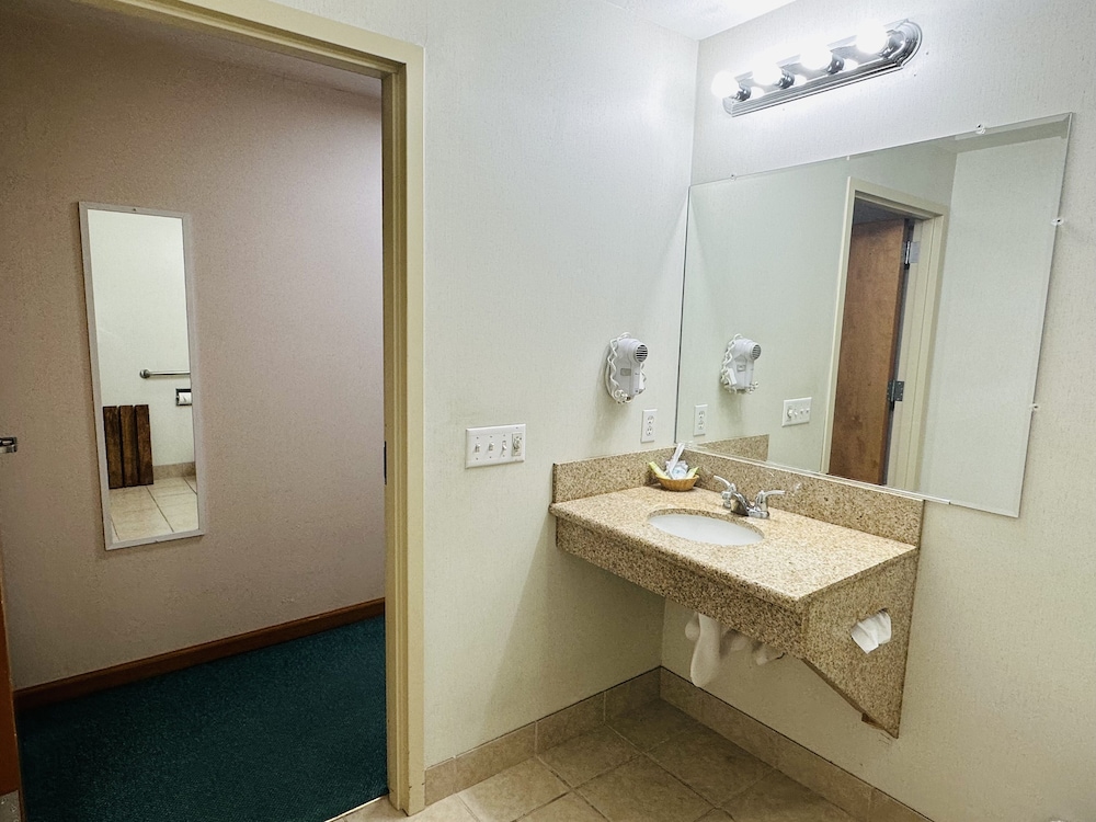 غرفة ديلوكس بسريرين كوين مع أريكة، Timberland Inn & Suites 5/5