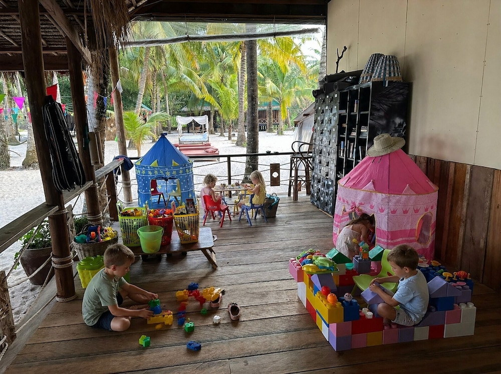Palm Beach Bungalow Resort 56/66