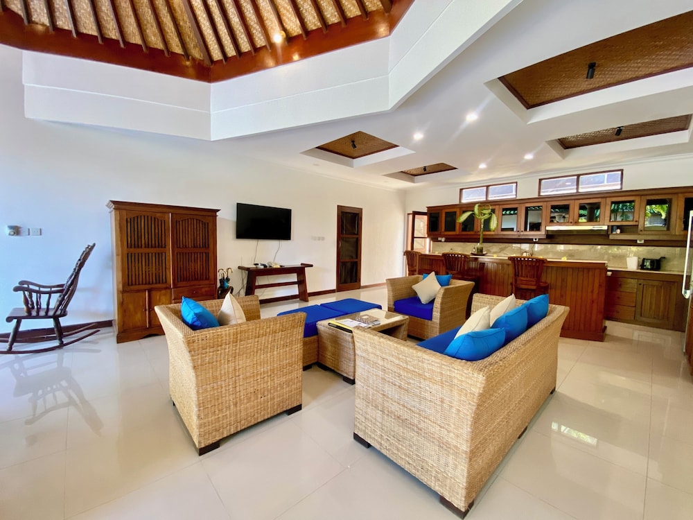 Emerald Villa 31/50