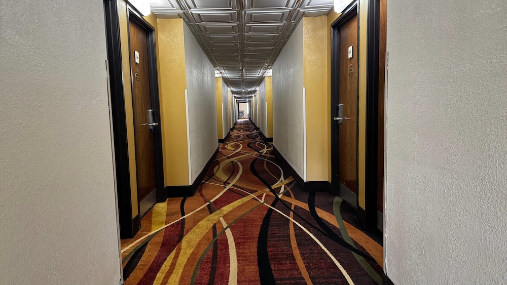 Deluxe Inn Wytheville 31/39