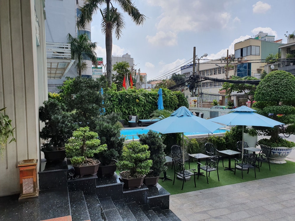 Acnos Grand Hotel 30/33
