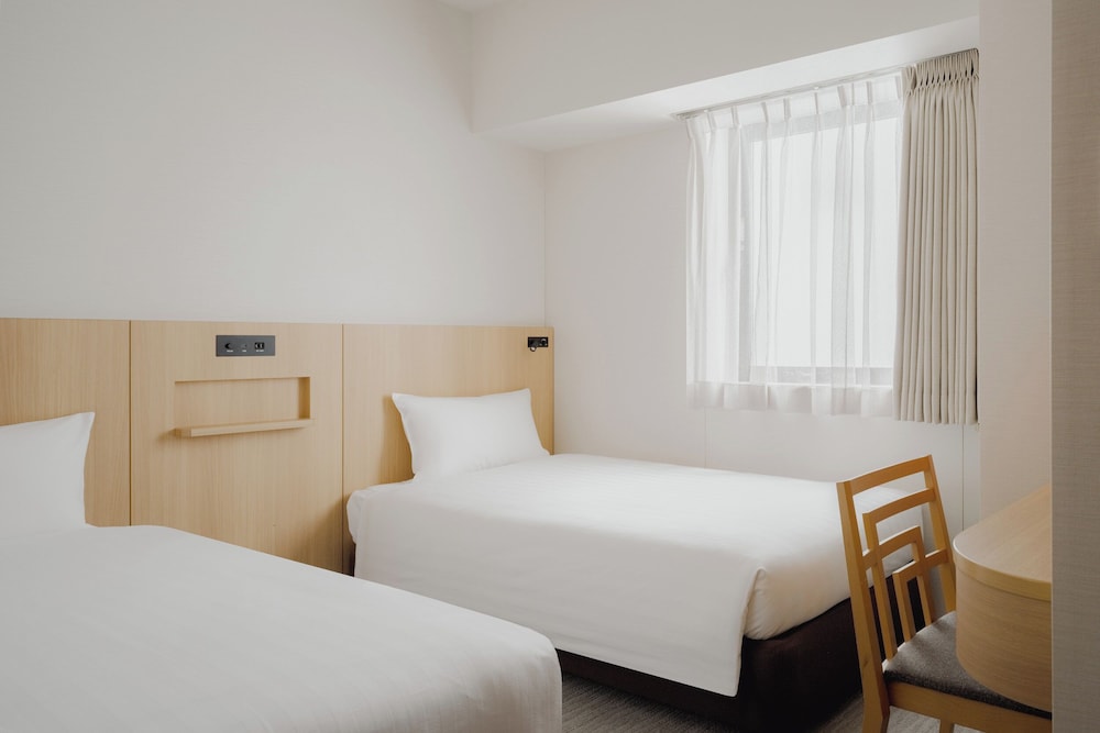 ROOM, TWIN BEDS