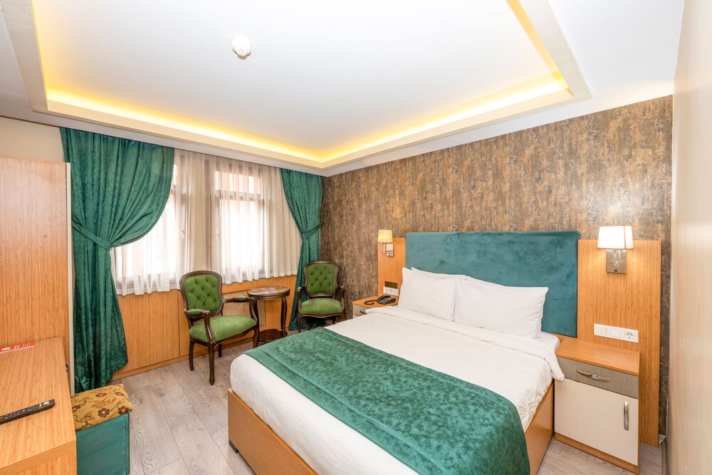 STANDARD, QUEEN BED