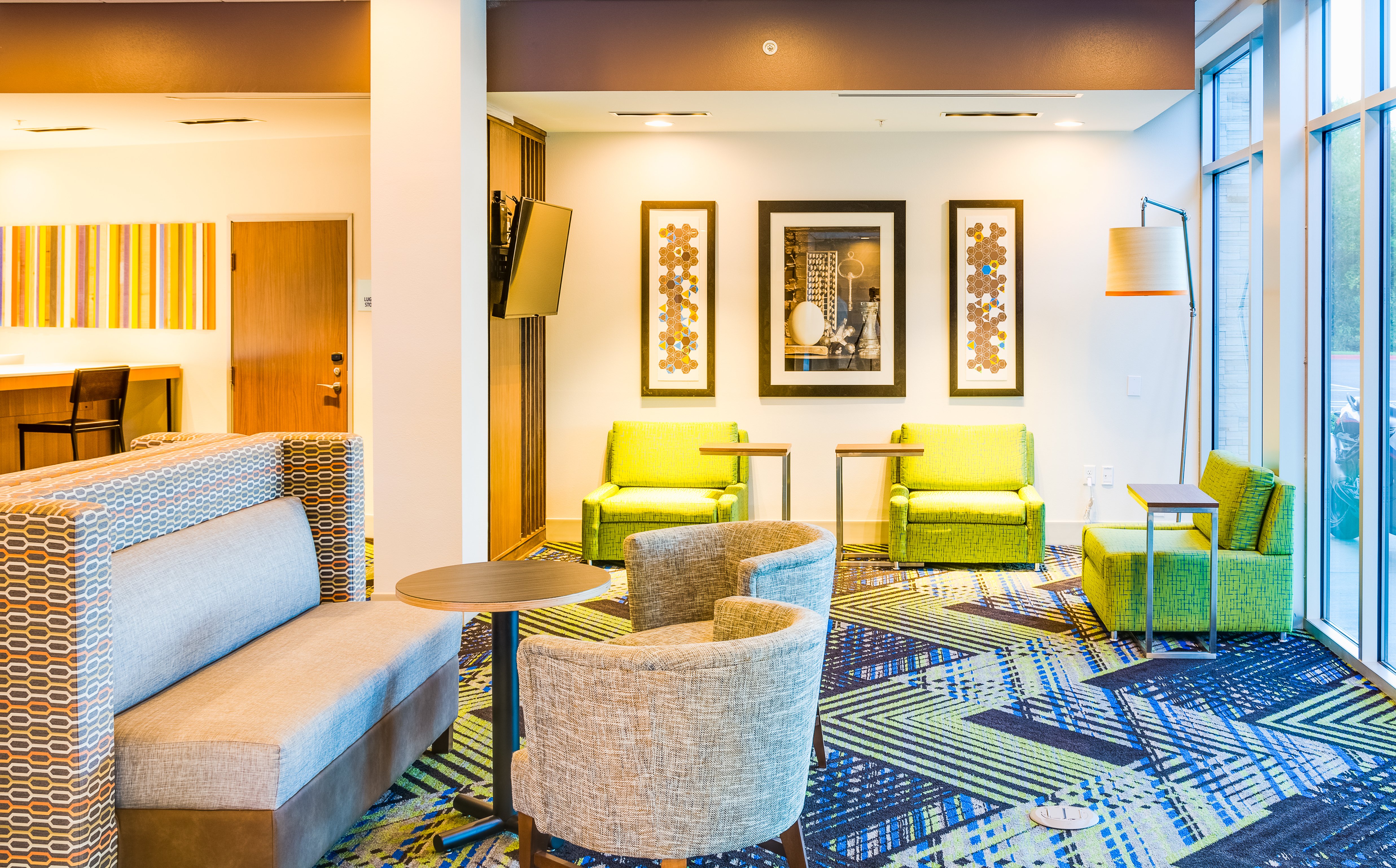 Holiday Inn Express Suites Russellville 35/59