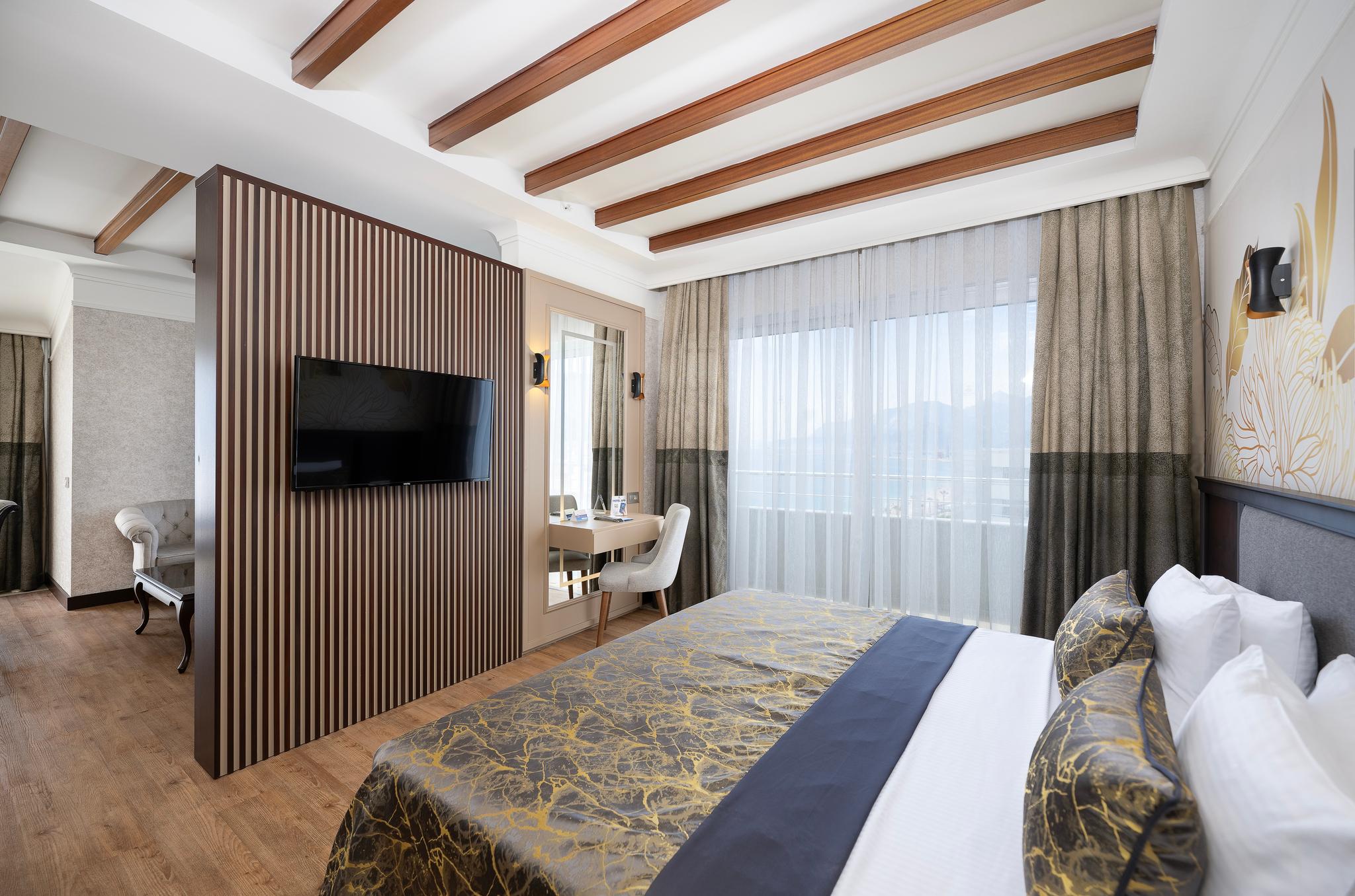 Senior, Suite, 1 Double and 1 Single Bed