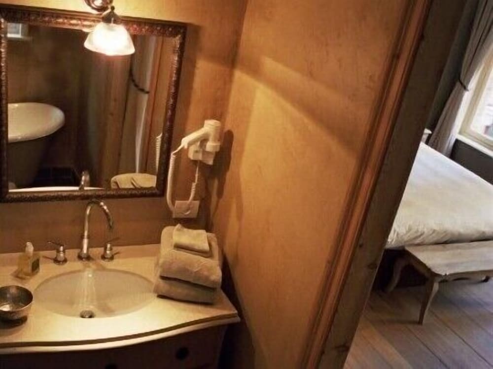 1669 Bed And Breakfast 46/50