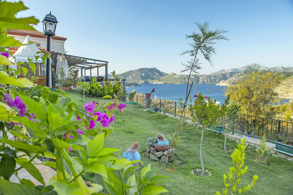 Swan Lake Boutique Hotel - Adults Only 58/67