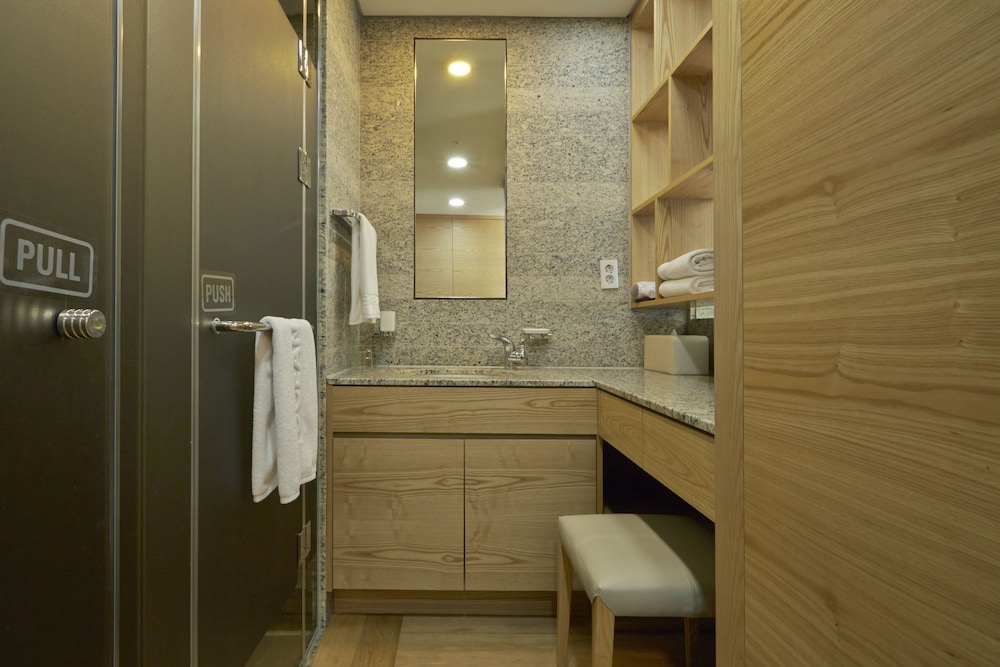 Shin Shin Hotel Jeju Ocean 38/58