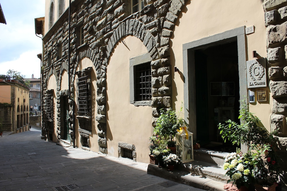 La Corte Di Ambra 1/50