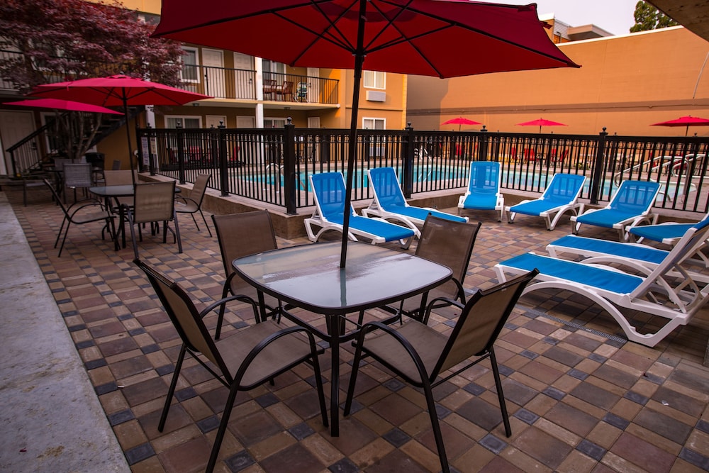 Sahara Courtyard Inn Penticton 54/77