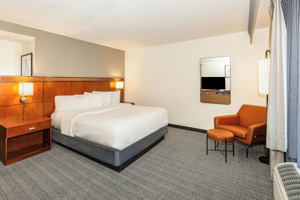 Room at Courtyard by Marriott Wichita Old Town, WICHITA - KS