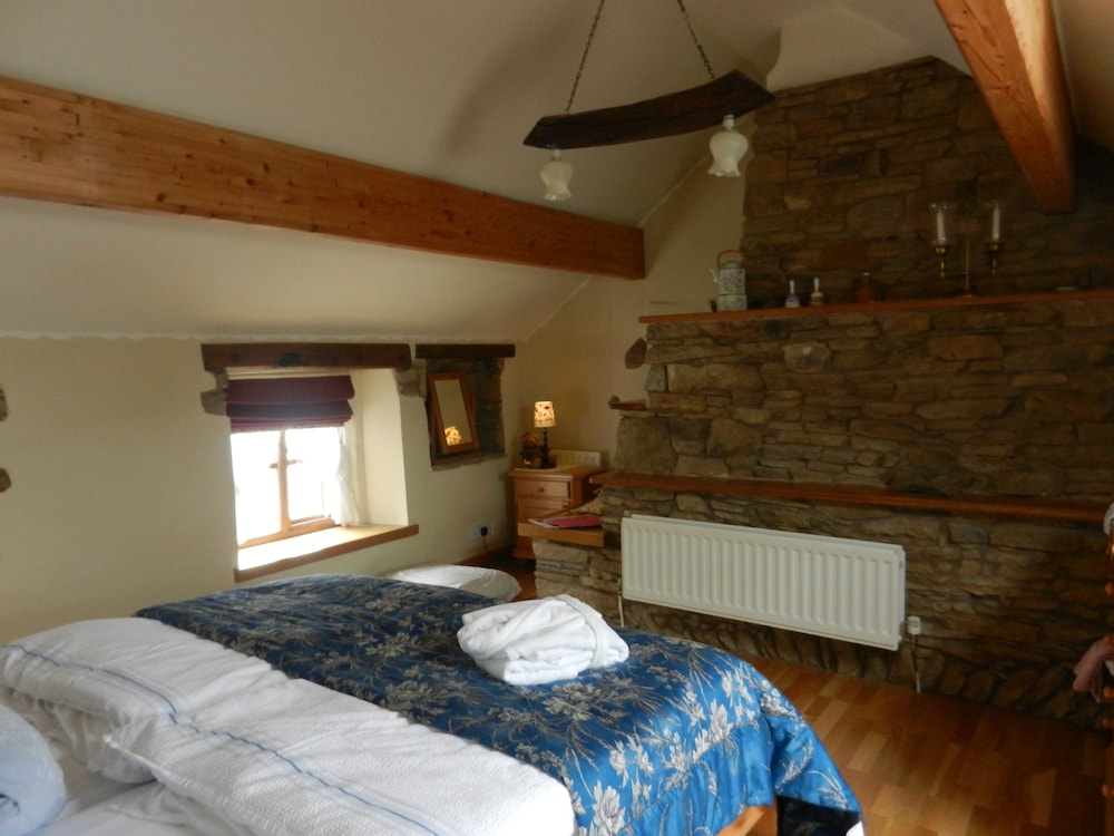 Armidale Cottages Bed & Breakfast 8/28