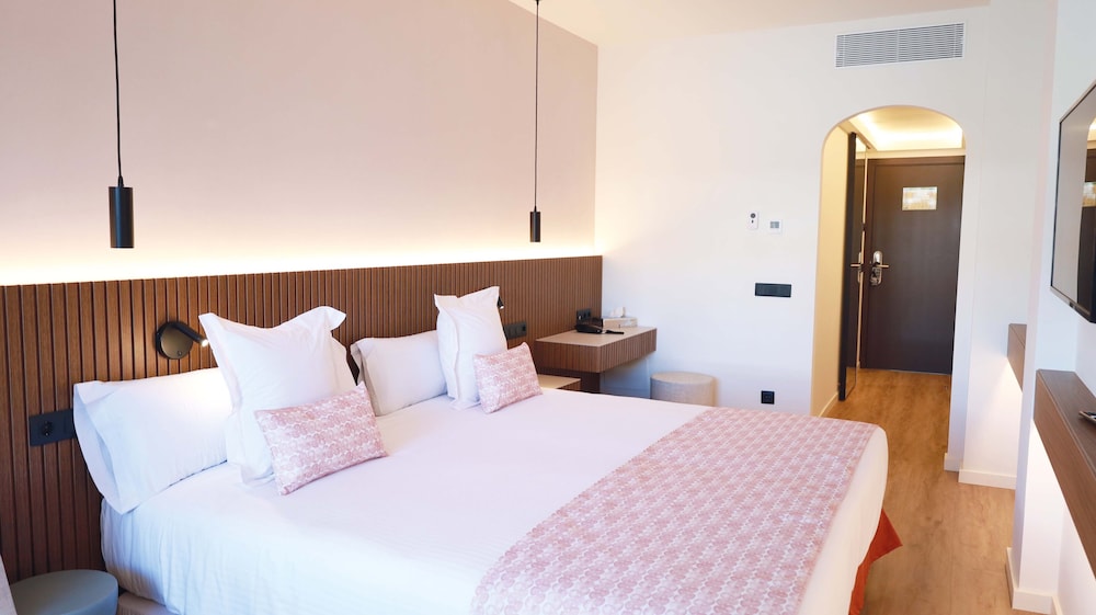 ROOM, SINGLE, DOUBLE BED