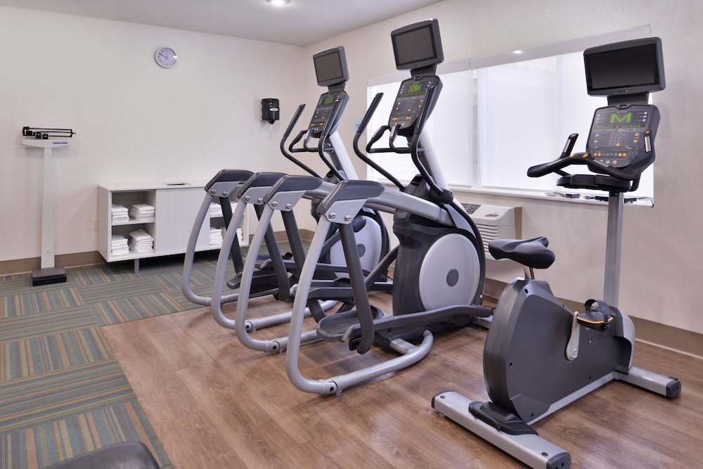 Holiday Inn Express Hotel And Suites Farmington Bloomfield 38/69