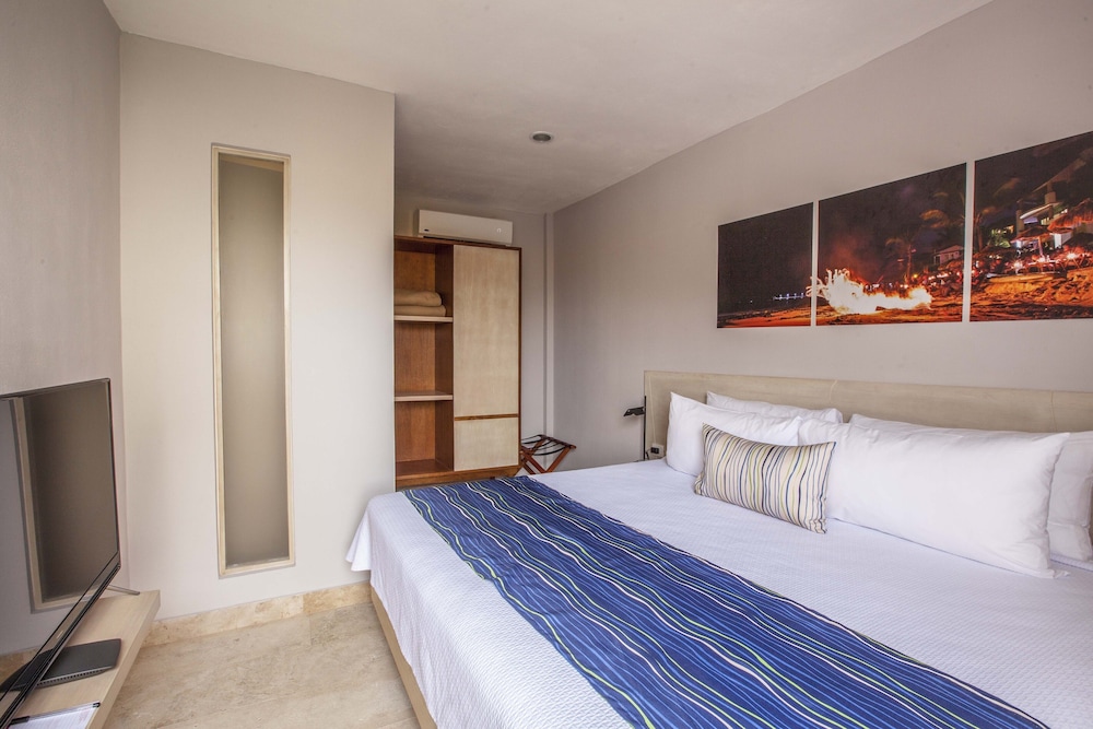 2 BEDROOMS, CONNECTING, FAMILY, STUDIO, SUITE