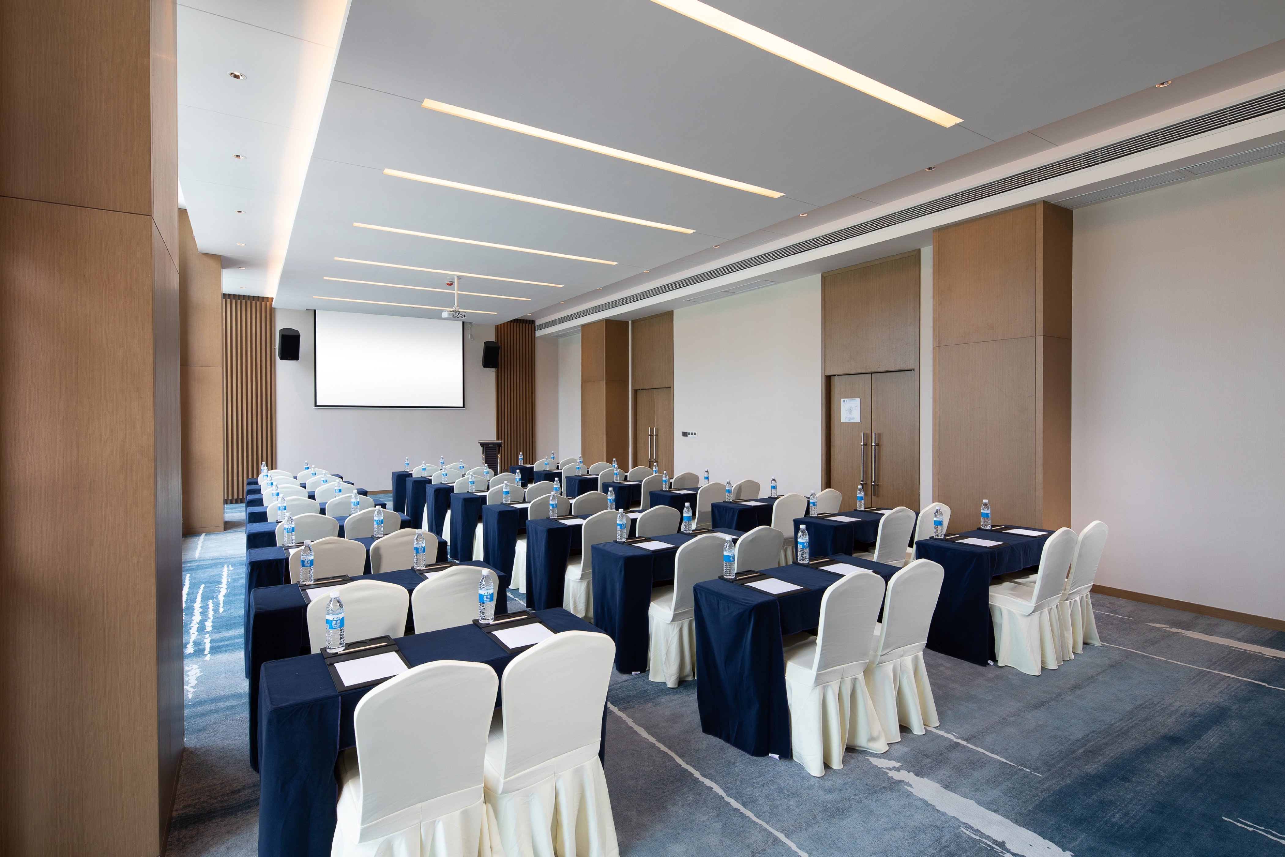 Holiday Inn Express Chengdu Longquanyi North 38/48