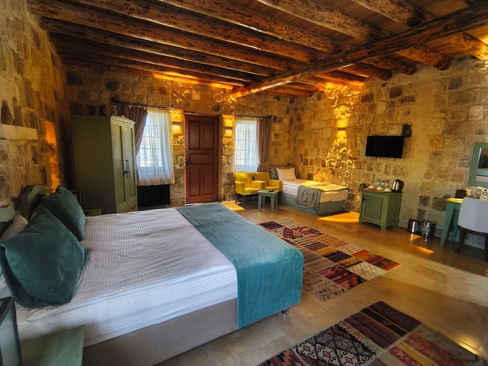 Acropolis Cave Suites 12/50