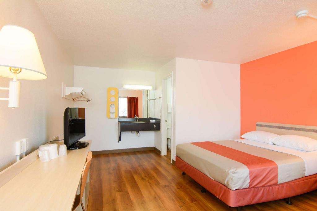 Room, King Bed