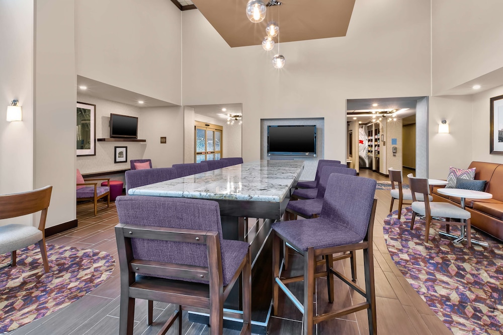 Hampton Inn and Suites Flint-Grand Blanc 35/46