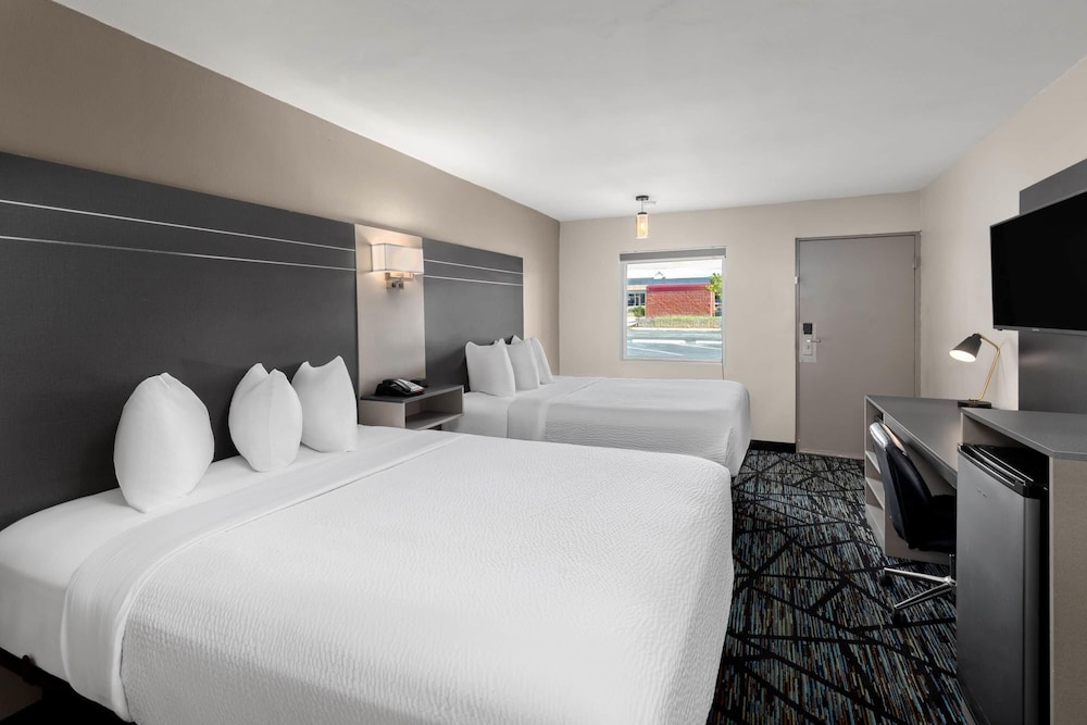Baymont by Wyndham Dothan 13/48