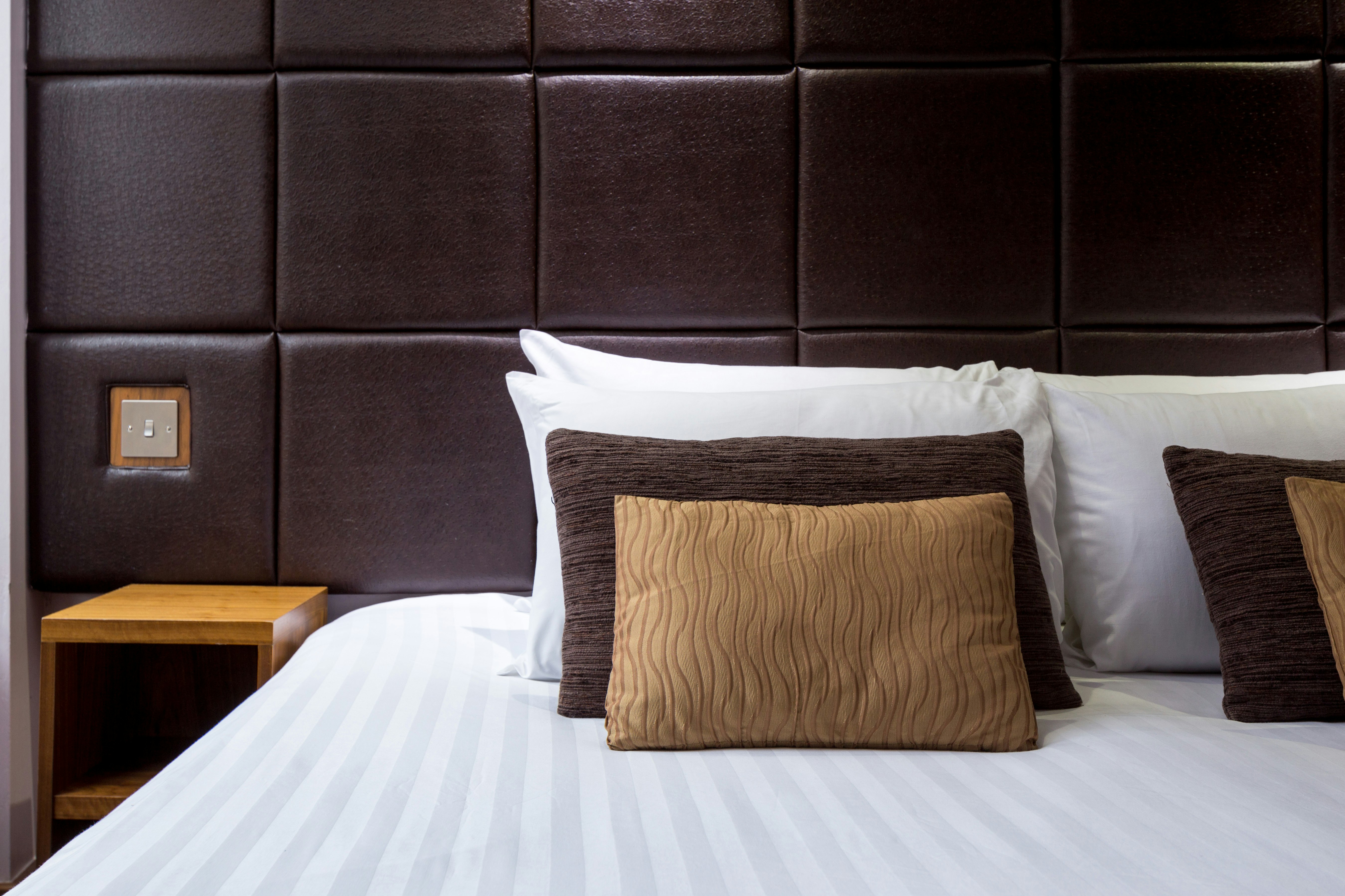 Roomzzz Leeds City Centre 10/21