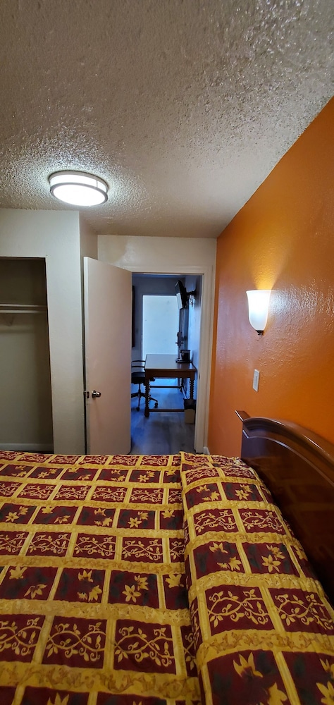 Anaheim National Inn 35/72
